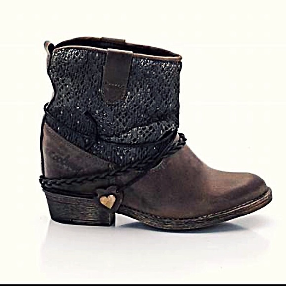 Coolway Leather Short Boots - Picture 2 of 11